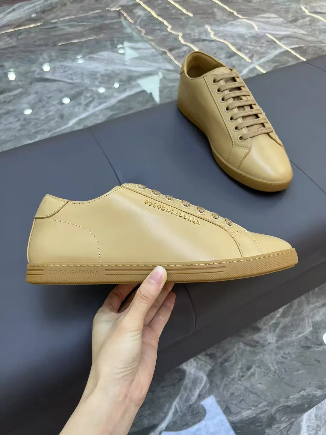 Men's Men's Shoes 💰400 [New Style] 🐝🐝DG men's calfskin sneakers Portofino Yacht shoes, simple and versatile design, unique saddle leather soles. The Dolce &G logo rear wing is the icing on the cake. Imported cowhide + rubber outsole Size: 39-44 (customized at 38.45)